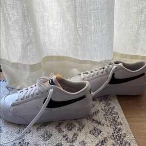Nike Women's White and Black Sneakers